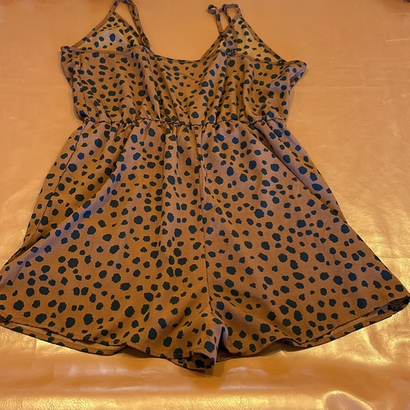 Polka dot lightweight romper, extremely well fitting as the scrunch is high up. - Picture 2 of 2